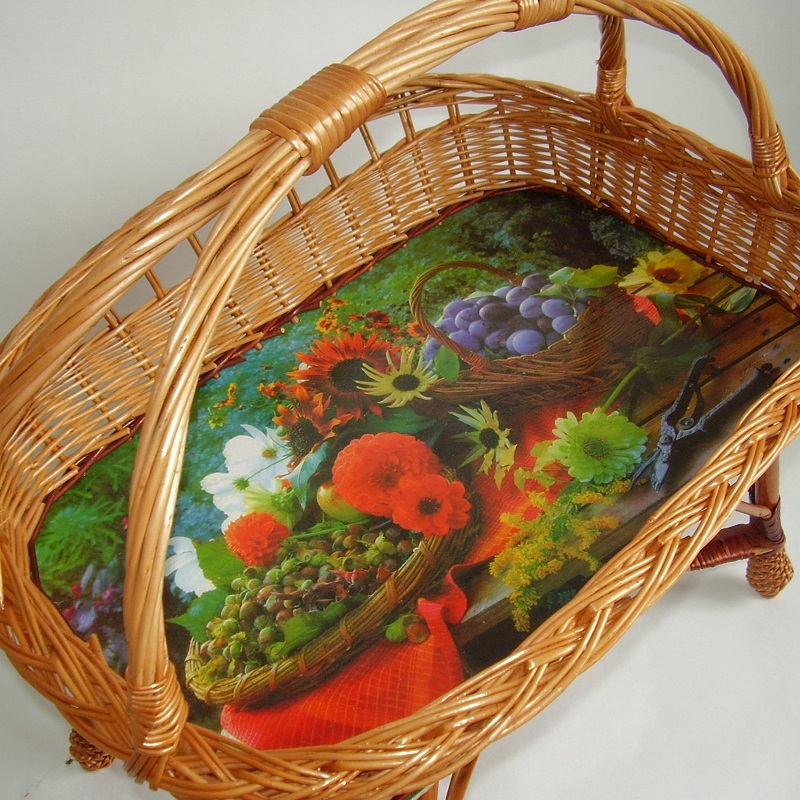 Proutěný podnos obdélník s rukojetí servírovací na nožičkách